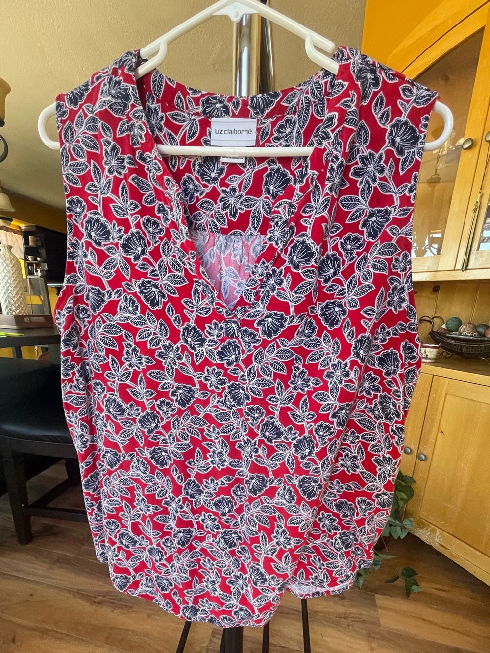Liz Claiborne Red and Navy Floral Top - Size XL